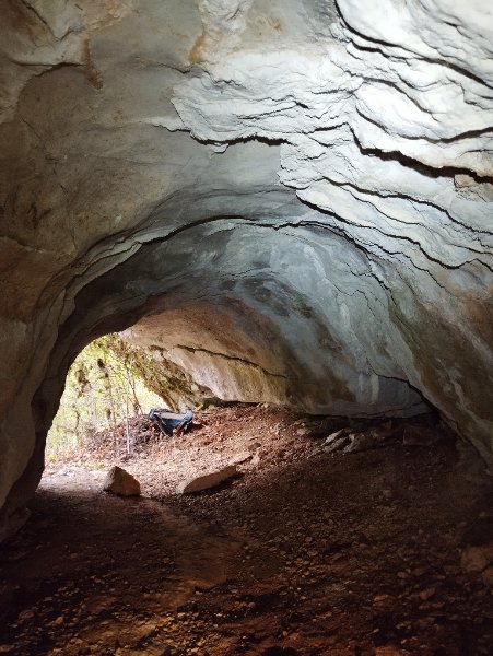 Chevannes - grotte de Chevannes - entrée cavité vue de l intérieur photo, Aurélien Bloch.jpg
Fichier manquant